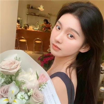 随盲柳入眠的女人